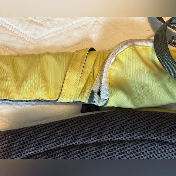 Patagonia Bag Atom 8L Yellow Sling Waist Snap Cross Body Backpack - Picture 2 of 9